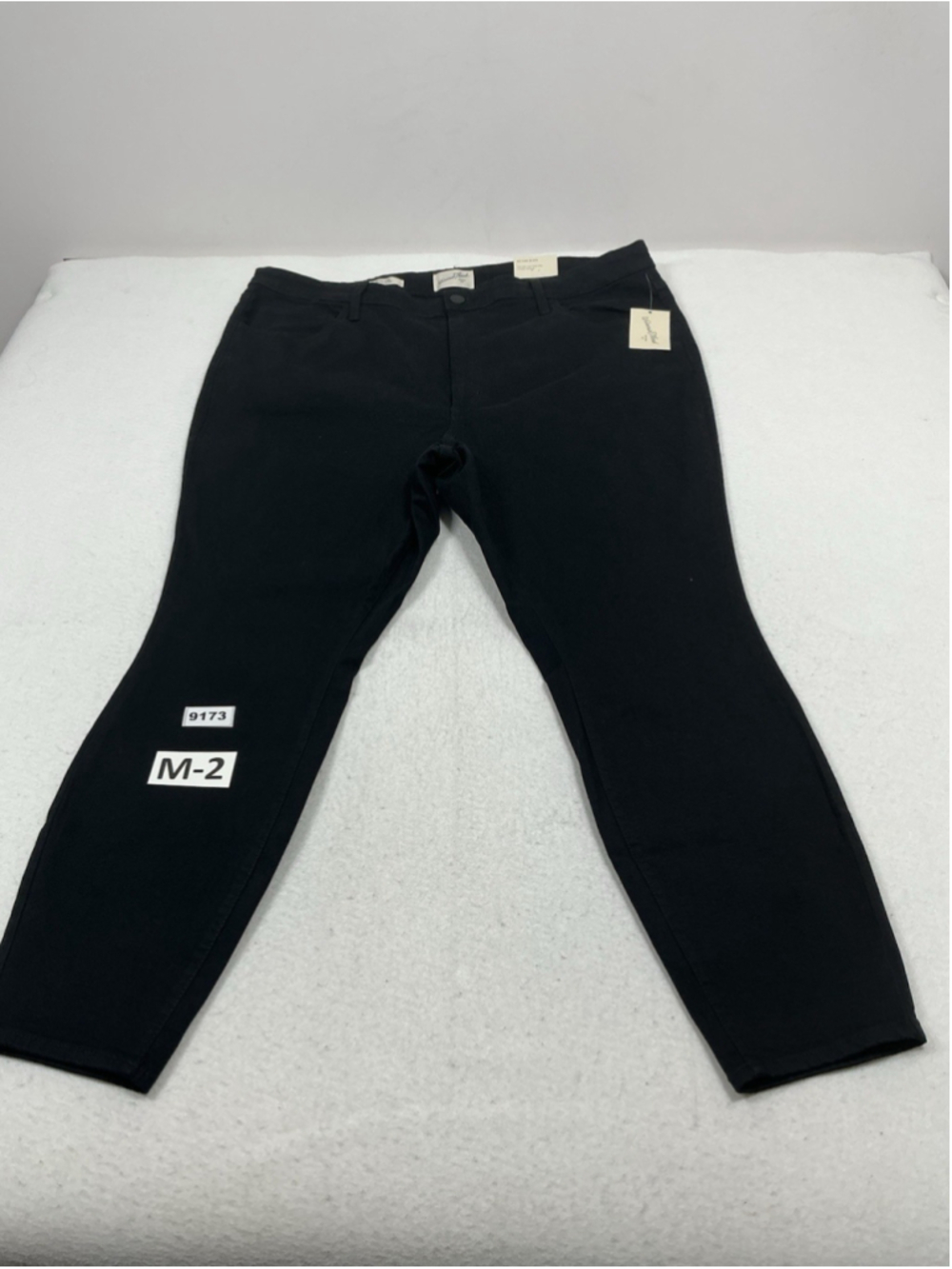 Womans NWT Universal Thread Skinny Black Jeans Stretch Size 22